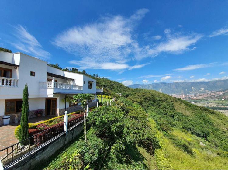 Se vende Acogedora finca en Copacabana