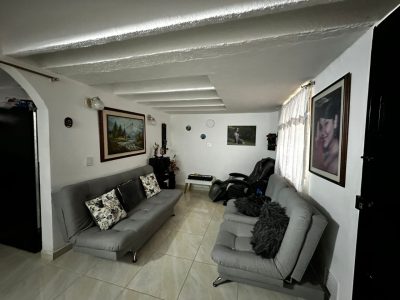 Se vende casa de tres niveles en Bello