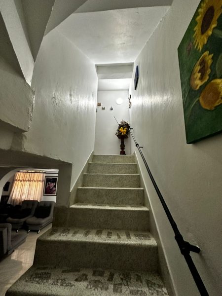 Se vende casa de tres niveles en Bello