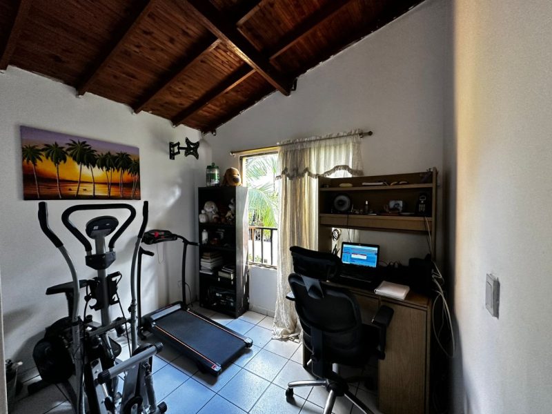Se vende casa de tres niveles en Bello