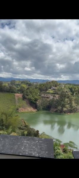 Se vende lote Grande en guatape cerca a zona turística
