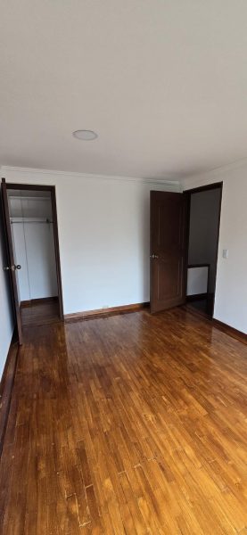 Se Vende Hermoso Apartamento de dos niveles recién remodelado en Envigado - Loma Las Brujas parte baja