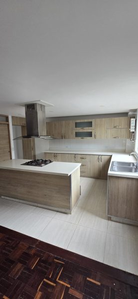 Se Vende Hermoso Apartamento de dos niveles recién remodelado en Envigado - Loma Las Brujas parte baja