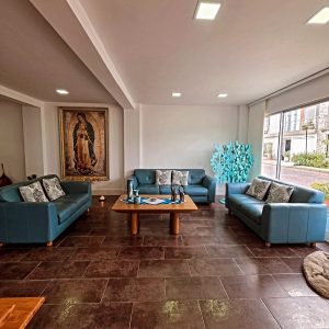 Casa remodelada, en unidad cerrada
