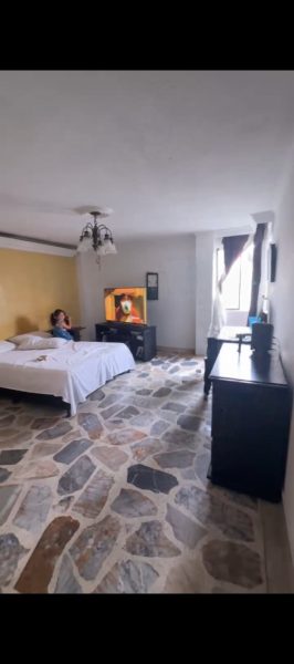 Vendo apartamento grande con exelente ubicación.🏡