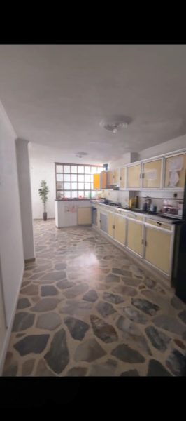 Vendo apartamento grande con exelente ubicación.🏡