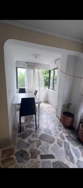Vendo apartamento grande con exelente ubicación.🏡