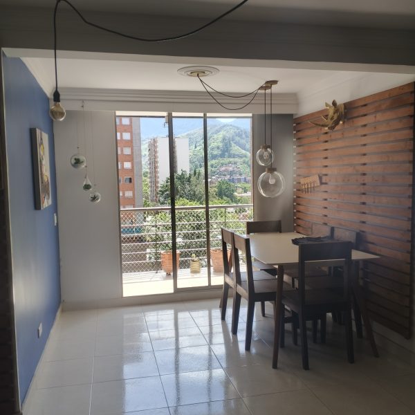Vendo cómodo apartamento, con excelente ubicación en la loma los Bernal