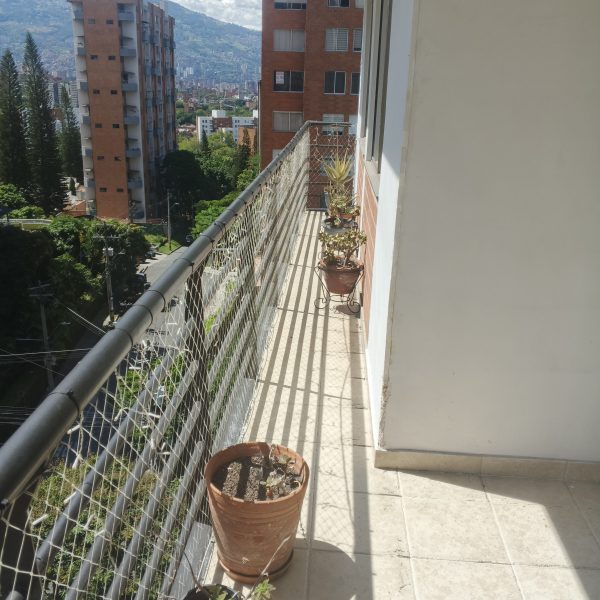 Vendo cómodo apartamento, con excelente ubicación en la loma los Bernal