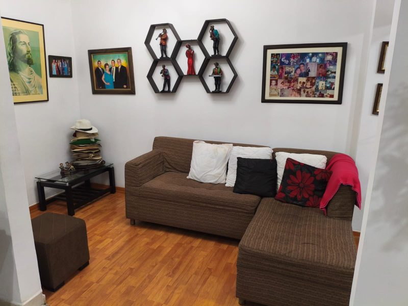Casa primer piso +aparta estudio independiente.