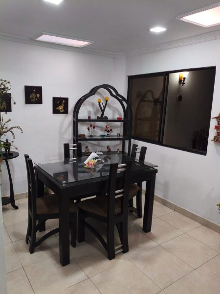 Casa primer piso +aparta estudio independiente.