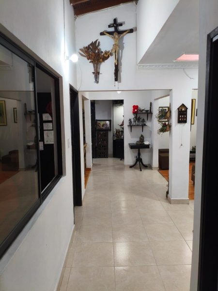 Casa primer piso +aparta estudio independiente.