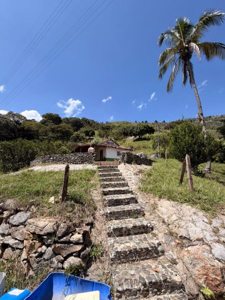 Casa finca en tapia para remodelar + terreno