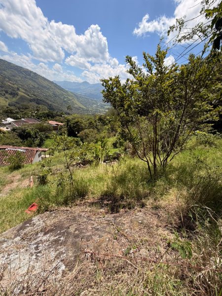 Casa finca en tapia para remodelar + terreno
