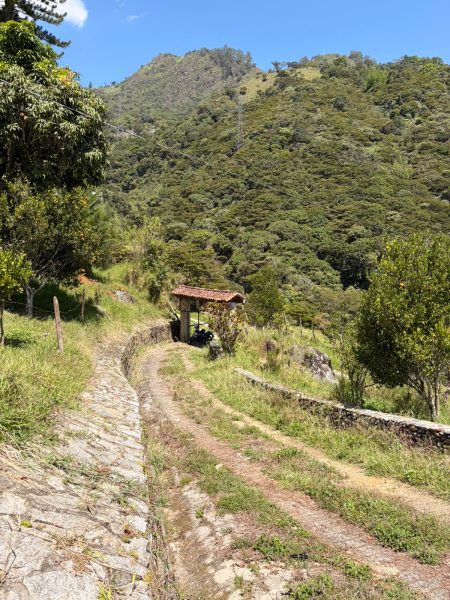 Casa finca en tapia para remodelar + terreno