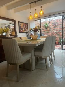 Casa grande de 2 niveles en Belén