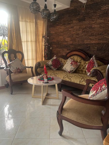 Casa grande de 2 niveles en Belén
