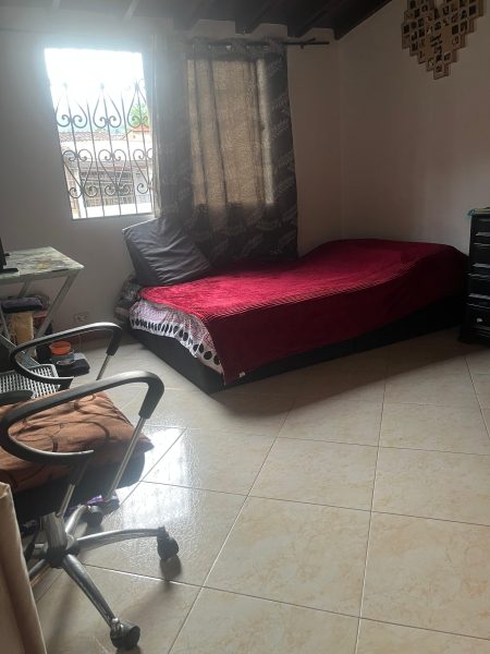 Casa grande de 2 niveles en Belén