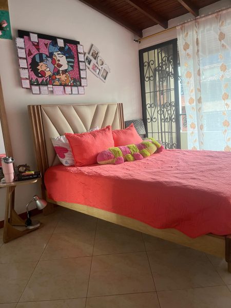 Casa grande de 2 niveles en Belén