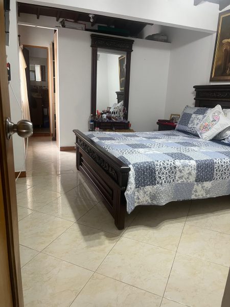 Casa grande de 2 niveles en Belén